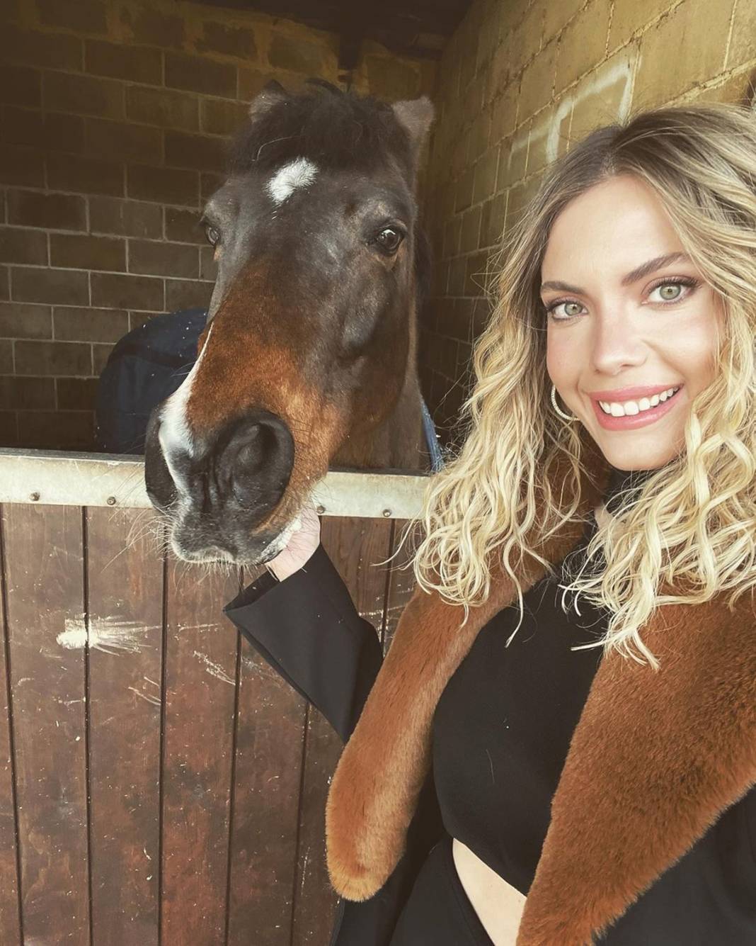 Ben taş değilim! Anıtkabir ziyaretinde gözyaşlarını tutamayan Eda Ece, gelen yorumlara tepki gösterdi 12